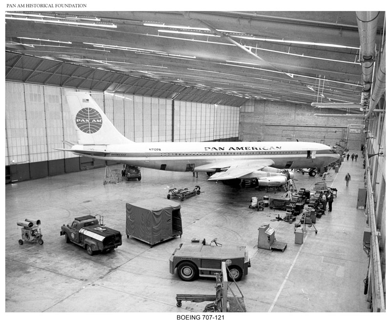 A Pan Am Boeing 707-121